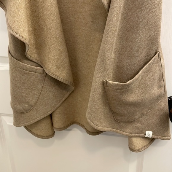 NWOT- Fair Trade, ethically made “By Tavi” Sleeveless Cardigan - Picture 5 of 6